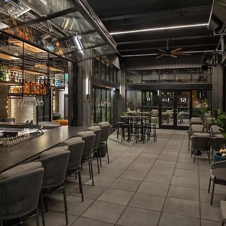 Ac Hotel By Marriott St. Louis Клейтон Экстерьер фото